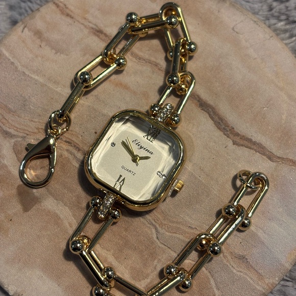 Accessories - Elegant Gold Women's Watch